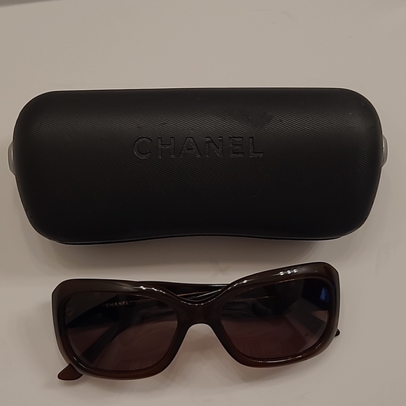 Chanel Women's Sunglasses - Picture 12 of 16